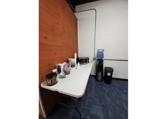 Secure, Quiet, Solo Traveler Fave, Free Coffee *