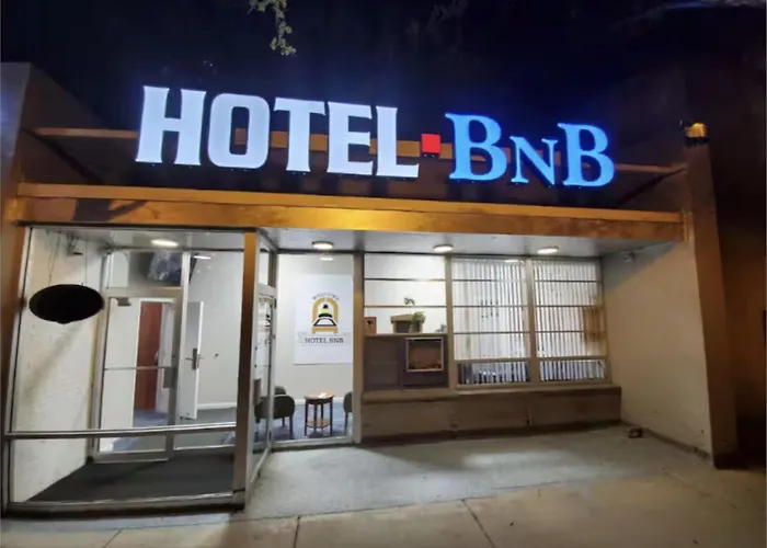 Secure, Quiet, Solo Traveler Fave, Free Coffee Hotel Chicago